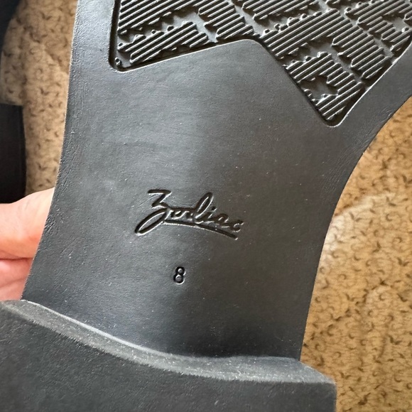 Zodiac Metallic Silver Loafers- super fun& sassy! Cute edging! FUN FASHION ๐๐ - Picture 3 of 14